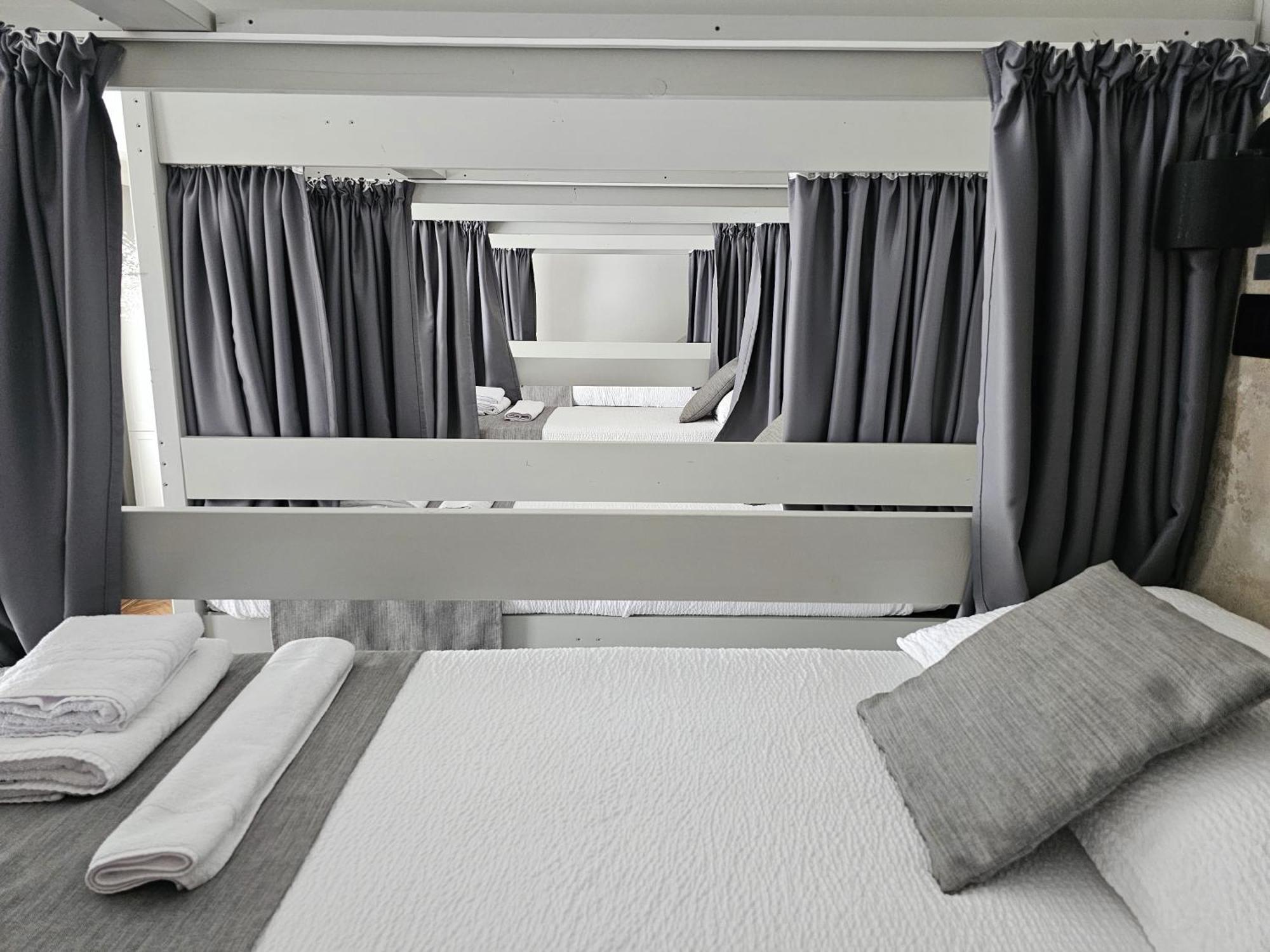 The Host Hostel Парма Екстериор снимка