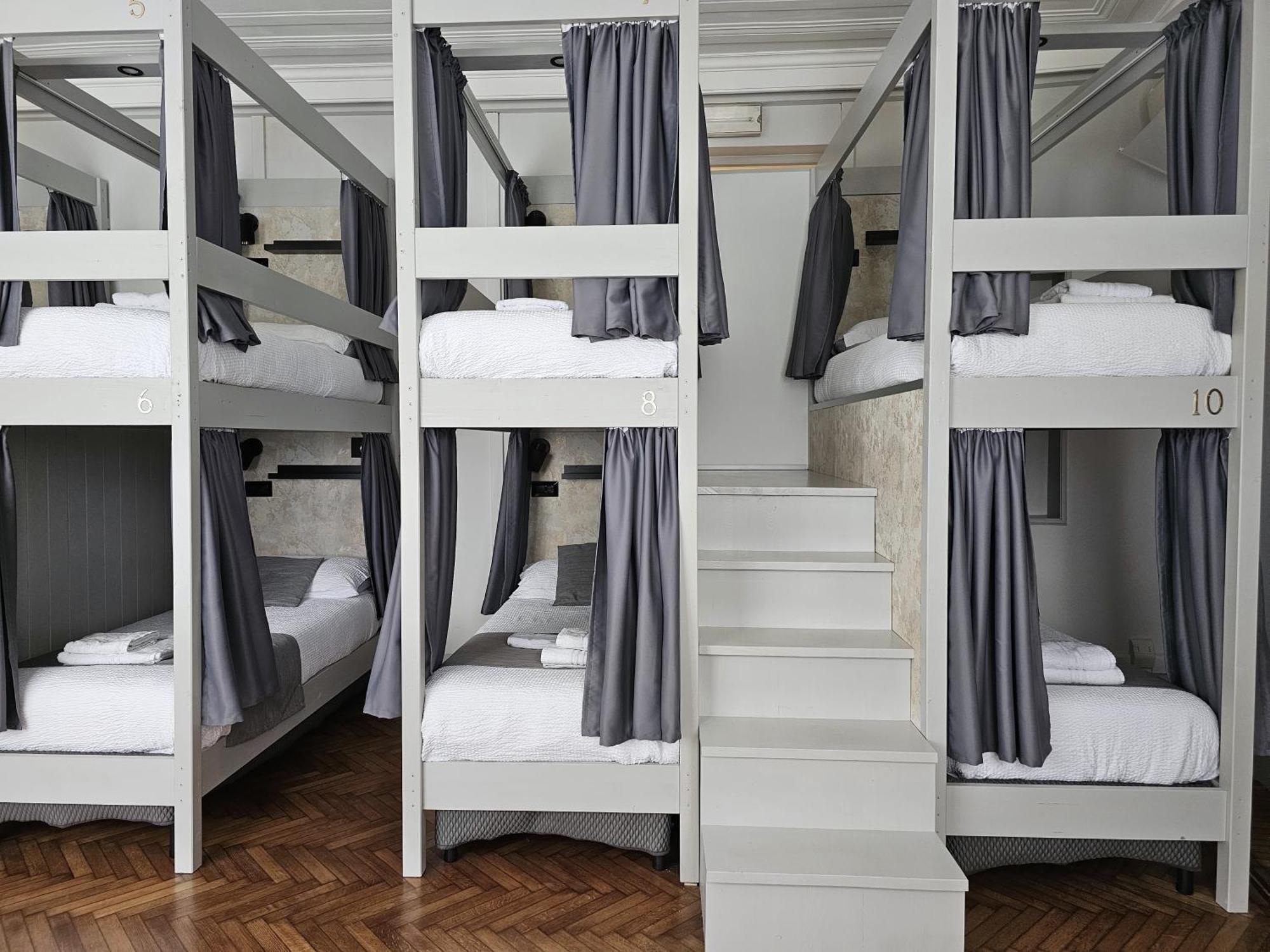 The Host Hostel Парма Екстериор снимка