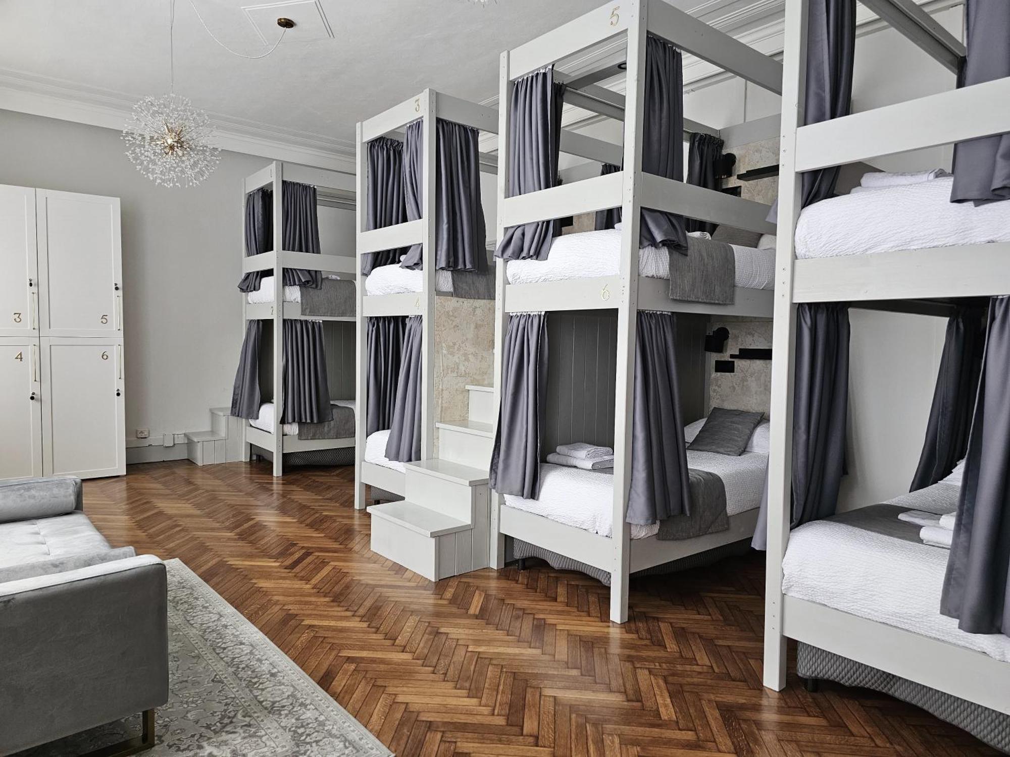 The Host Hostel Парма Екстериор снимка